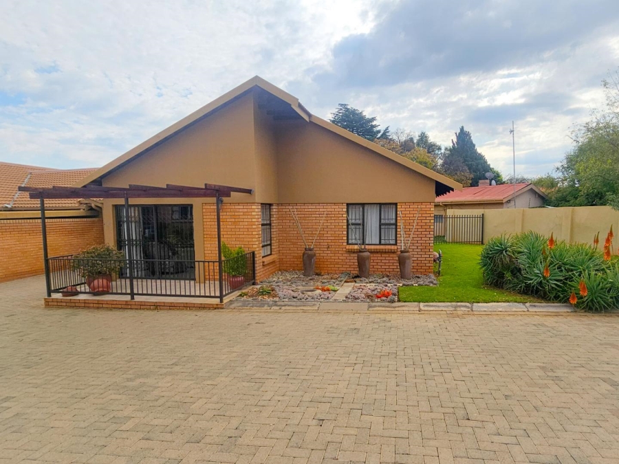 2 Bedroom Property for Sale in Langenhovenpark Free State